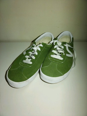 Vans green athletic shoes like new, size 39.5