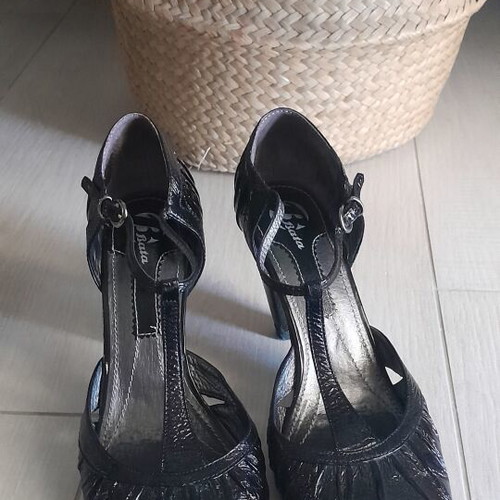 Bata leather pumps like new, size 39, black, 9cm heel