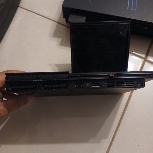 Sony PlayStation 2 (PS2) console