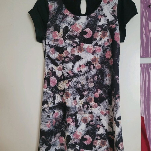 Lipsy London dress like new, size M, short sleeve with floral print