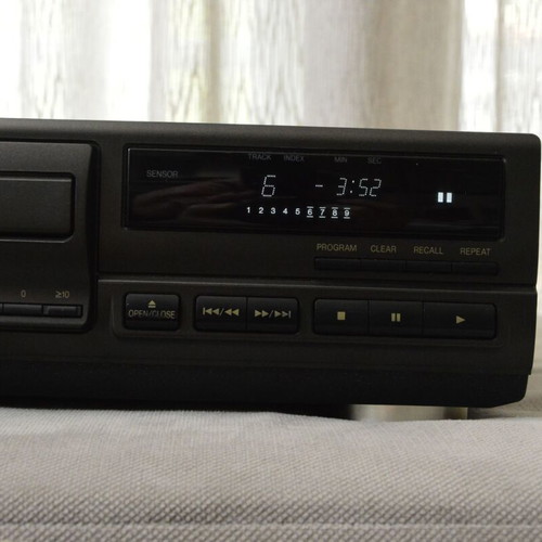 Technics SL-PG590 CD player like new with remote and optical output