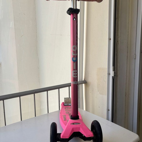 Micro Maxi kids scooter, pink, three wheels, adjustable handlebar