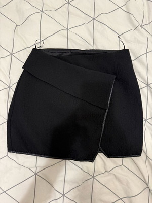 H&M Black Skirt Like New, Size S