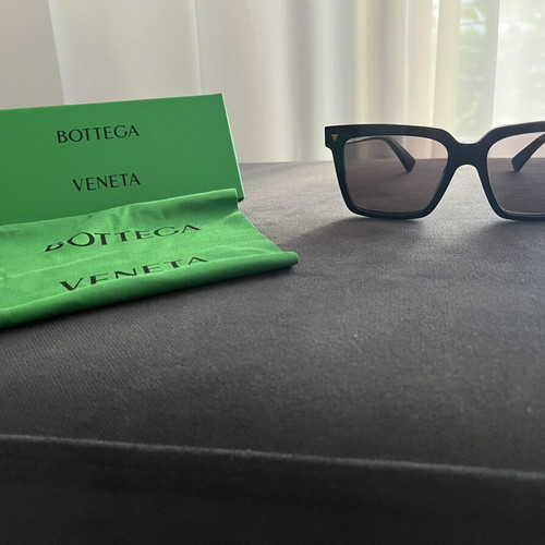 Bottega Veneta women's sunglasses black model BV1254S like new