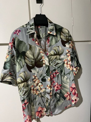 Floral shirt Mango size S like new