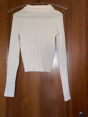 Pull & Bear beige crop top with collar like new