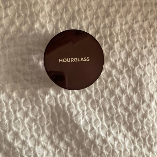 Hourglass Translucent Setting Powder new, shade Veil