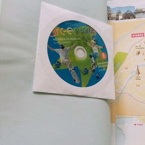 Arc en ciel méthode de français exercise book, like new, set of 2