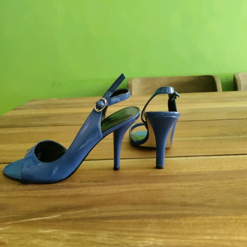 Nine West Πέδιλα σαν καινούργια, μπλε λούστρίνι, τακούνι 9 cm, μέγεθος 35