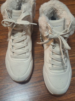 Μποτάκια Skechers Uno Rugged σαν καινούργια, άσπρα, νούμερο 37