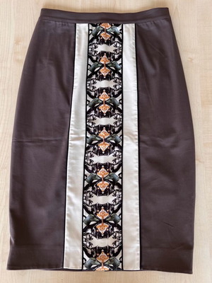 Women's gray Artisans skirt like new, size small