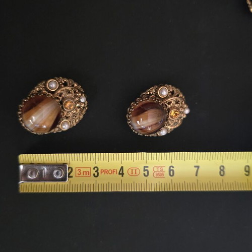 Vintage brooch and gold-plated earrings like new