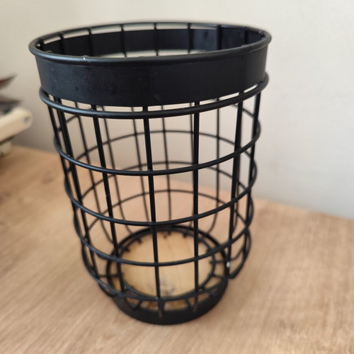Round metal organizer case used