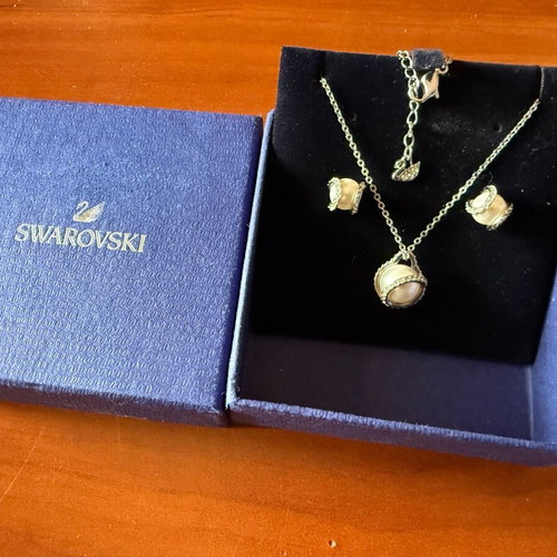 Swarovski set necklace and earrings with opal silver color, like new