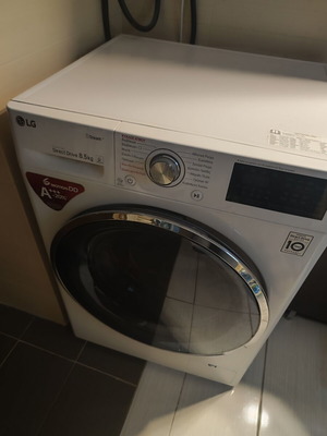 LG F4J6EY2W Inverter Direct Drive Washing Machine like new, 8.5kg