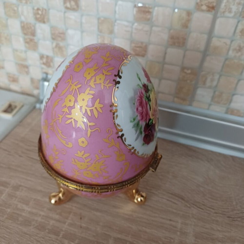 Porcelain jewelry box egg with roses, like new