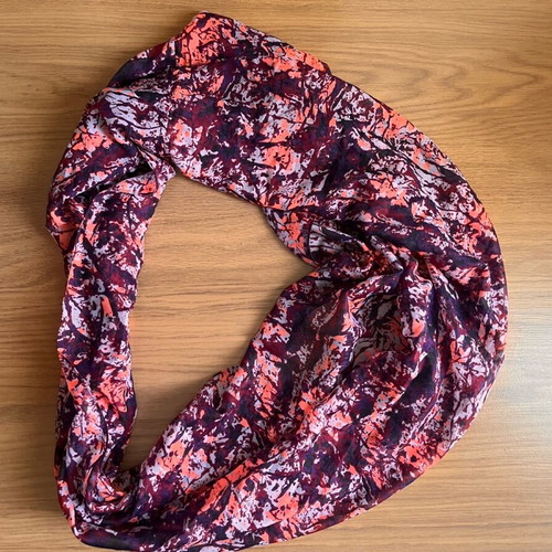 Neck scarf like new with beautiful colors from Denmark