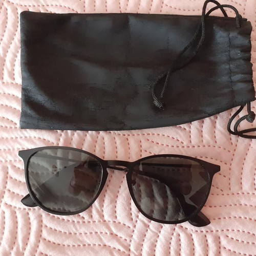Sunglasses black color like new