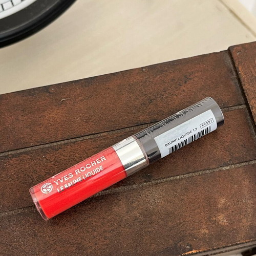Yves Rocher lip gloss sealed