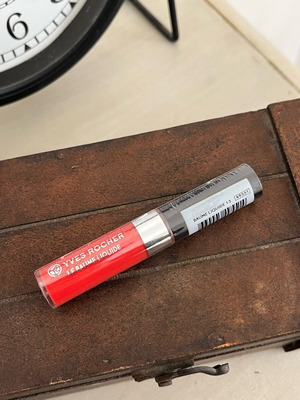 Yves Rocher lip gloss sealed