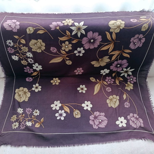 Headscarf used, purple, size 93/93 cm
