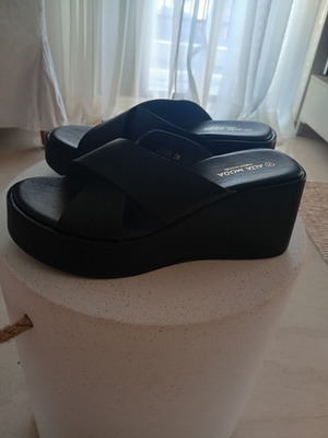 Alta Moda black platform sandals new, size 39