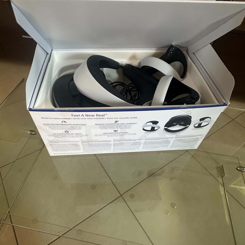 Sony PlayStation VR2 with 2 Sense controllers