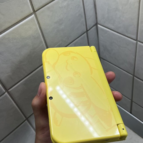 Nintendo New 3DS LL Pikachu Edition like new