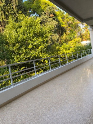 Διαμέρισμα 200 τ.μ. στην Κηφισιά με 3 υπνοδωμάτια, 3 μπάνια και βεράντα