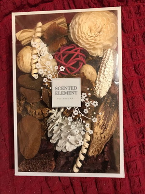 Potpourri box new with dried botanical materials