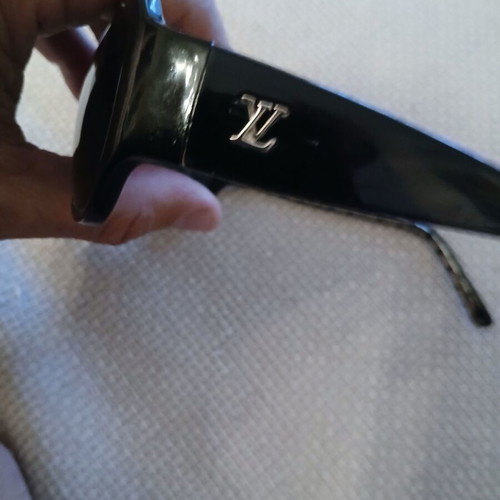 Louis Vuitton sunglasses unisex used, black