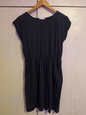 Γυναικείο φόρεμα H&M μεταχειρισμένο, σκούρο μπλε, μέγεθος XS με τσέπες