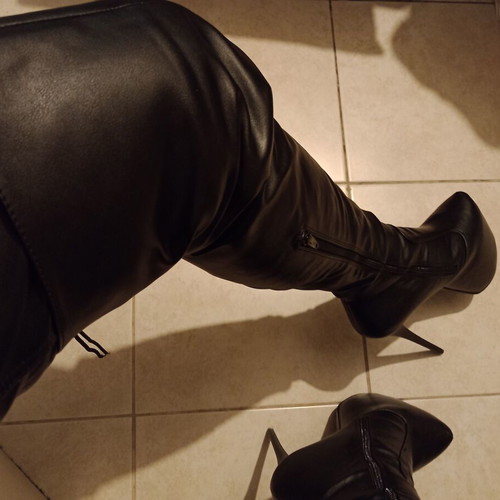 Pleaser Jubilant 3007 USA boots size 41 new with box black