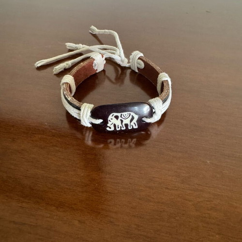 Leather bracelet like new with elephant motif