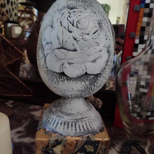 Porcelain decorative egg new with nest and base