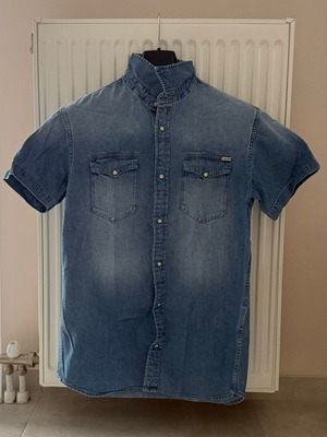 Jack and Jones short sleeve shirt like new, blue denim, size Large