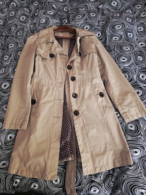 Beige trench coat with belt Pull & Bear like new