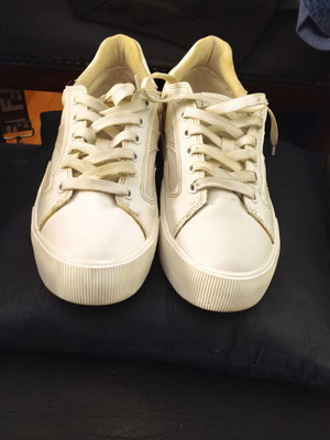 Stradivarius athletic shoes used, size 38, white