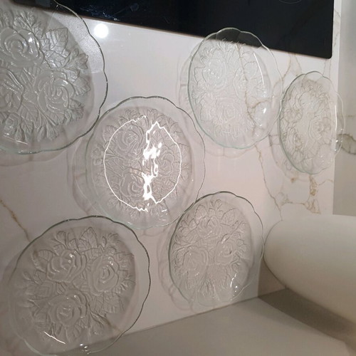 Glass plates with embossed design, like new, pack of 6