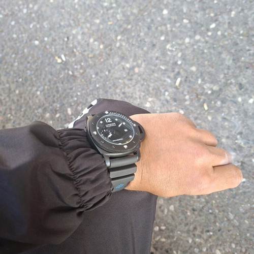 Wristwatch black matte like new with battery men's