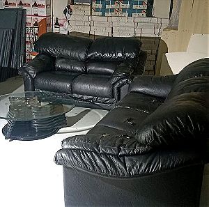 Σετ καναπές με τριθέσιο καναπέ, διθέσιο και πολυθρόνα επίσης και τραπεζάκι με γυάλινη επιφάνεια
