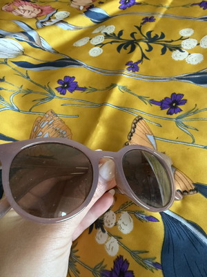Sunglasses like new, dusty pink round frame with warm brown lenses
