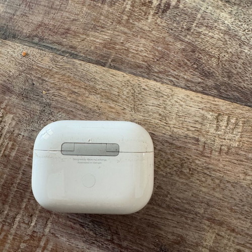 AirPods case like new