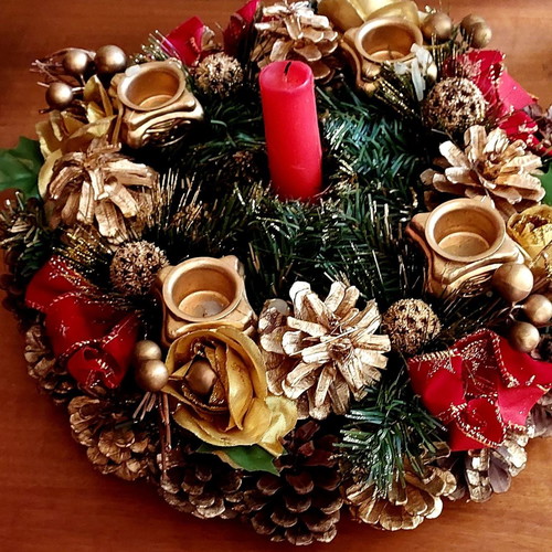 Christmas wreath like new with candles and decorative elements