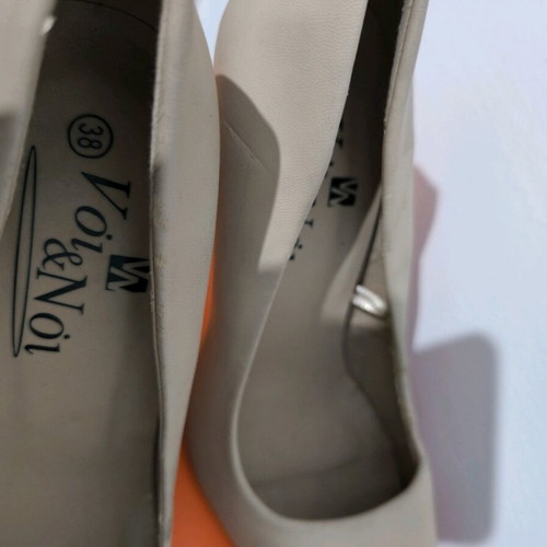 Beige Voi Noi pumps used, size 38 with minor wear