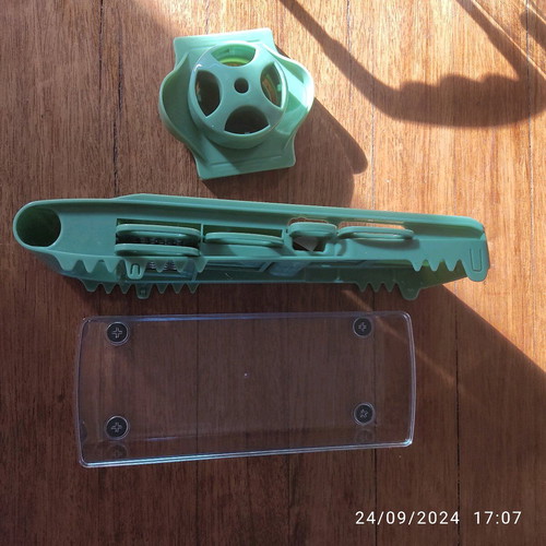 Vegetable slicer like new with free spray bottle