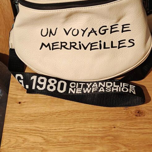 Beige crossbody bag like new