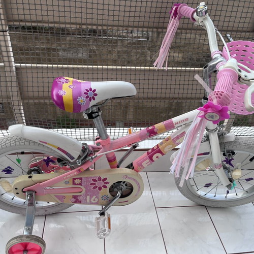 Girls 16 Inch Bicycle like new, white, BMX with V-Brakes