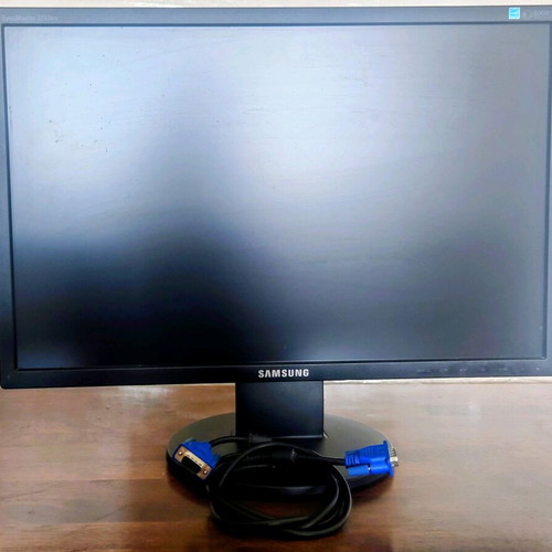 Samsung SyncMaster 2243NW 22-inch monitor like new, LCD with VGA