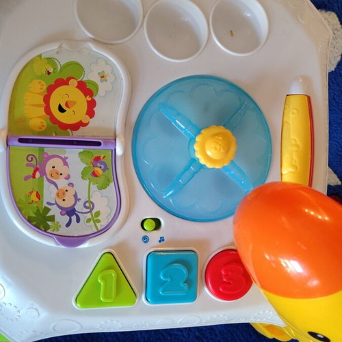 Fisher Price Activity Table with Sound and Light like new